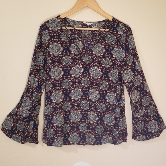 Entro Bell Cross Neck Sleeve Top - Picture 2 of 8